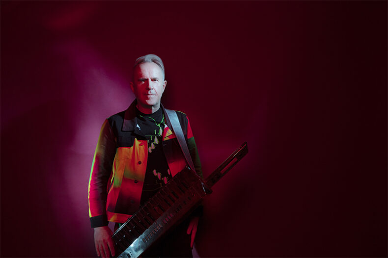 SPILL FEATURE: WHEN EVERY NOTE GOES UNDER THE MICROSCOPE – A CONVERSATION WITH HOWARD JONES